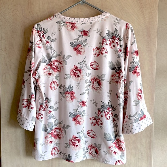 FLORA NIKROOZ Pajama Set Pink Floral 3/4 Sleeve Crop Pant Women’s Sz: M - Picture 7 of 12